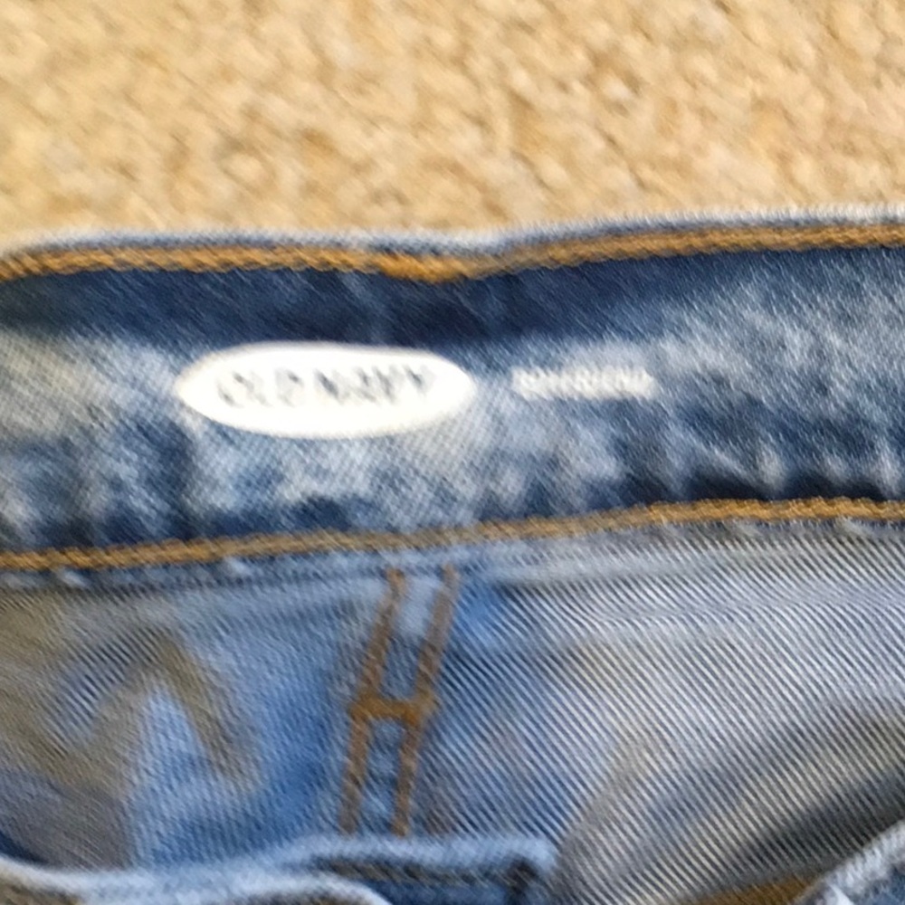 Old navy boyfriend shorts - Picture 3 of 4